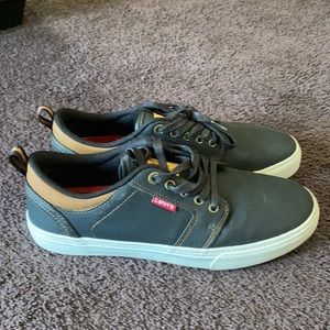 Men’s Levi’s Casual Sneakers-Size 8.5-Fit like 10